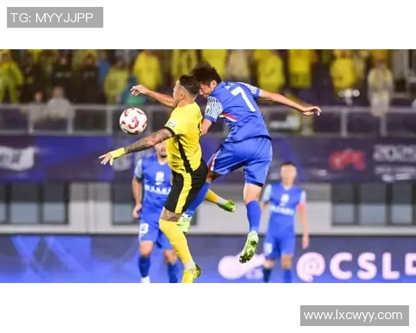 上海绿地申花与广州恒大激战正酣比分悬念引人关注