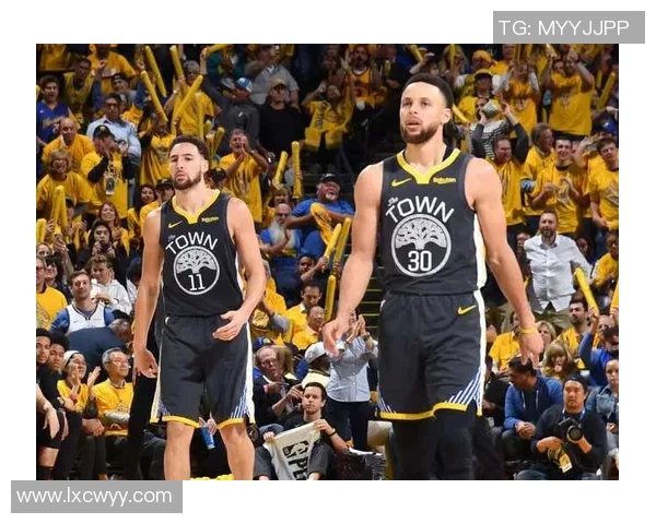 2017年西部半决赛勇士与爵士的精彩对决及最终大比分回顾